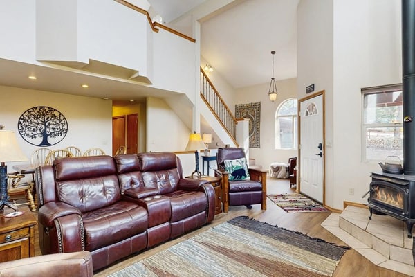 Escape to The Hideaway, a spacious 4-bedroom lodge in Florissant, Colorado, perfect for family getaways and dog-friendly adventures. This contemporary mountain home features an expansive deck with stunning views, a cozy wood stove, and multiple living areas to spread out. Enjoy a fully equipped kitchen and family-friendly amenities like board games and foosball. Located near Florissant Fossil Beds and Cripple Creek, it is the ideal base for exploring the Pikes Peak region while enjoying a secluded and peaceful retreat.