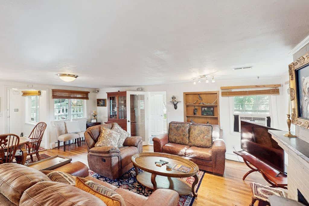 Experience the charm of Colorado Springs at Little Lazy Bear Retreat, a cozy 3 bedroom cottage perfect for families and pets. Enjoy a gourmet kitchen, stylish living spaces, and a spacious deck for relaxing evenings. Located just blocks from the Stratton Open Space and Reservoir Trailhead, this peaceful getaway keeps you close to Pikes Peak and Garden of the Gods. Whether you are seeking outdoor adventure or a quiet mountain escape, this dog friendly home offers the ideal base for your next Colorado vacation.