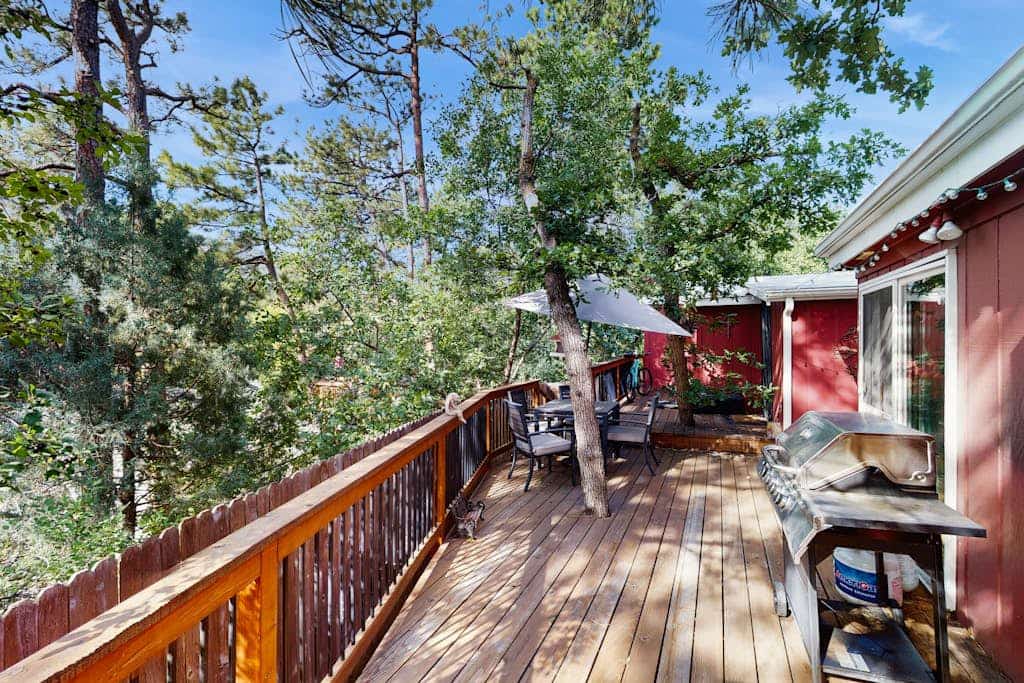 Experience the charm of Colorado Springs at Little Lazy Bear Retreat, a cozy 3 bedroom cottage perfect for families and pets. Enjoy a gourmet kitchen, stylish living spaces, and a spacious deck for relaxing evenings. Located just blocks from the Stratton Open Space and Reservoir Trailhead, this peaceful getaway keeps you close to Pikes Peak and Garden of the Gods. Whether you are seeking outdoor adventure or a quiet mountain escape, this dog friendly home offers the ideal base for your next Colorado vacation.