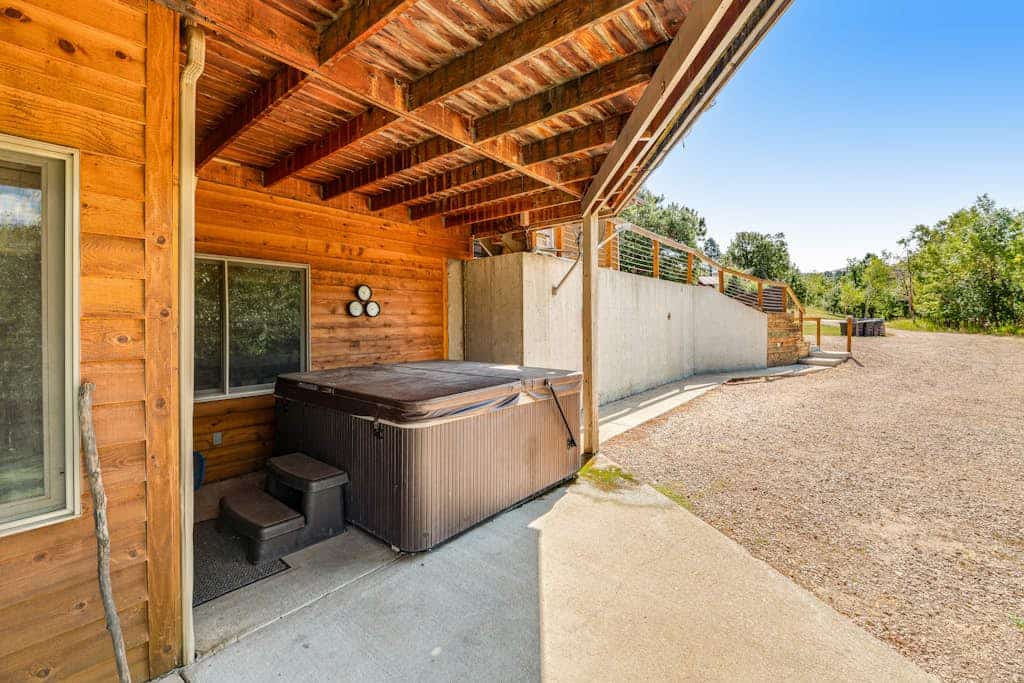 Multi-level house in secluded location near Deadwood w/private hot tub & WiFi
