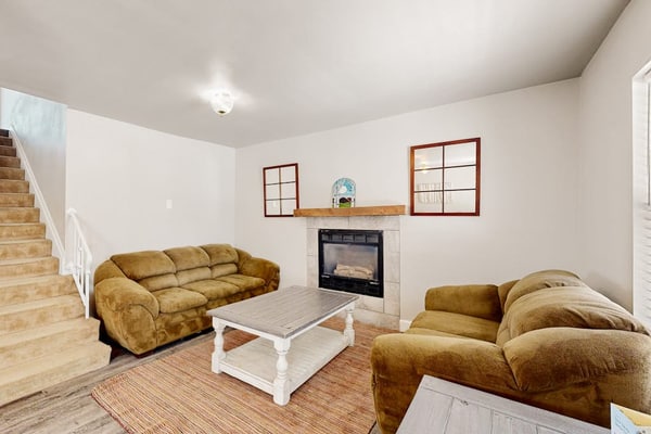 Experience the perfect Colorado getaway at Sunflower Way, a charming 4-bedroom home in the heart of Colorado Springs. This dog-friendly retreat features stunning mountain views, a cozy gas fireplace, and a spacious yard for your pets. Perfectly positioned for adventure, you are minutes away from Garden of the Gods, Pikes Peak, and Bear Creek Dog Park. Enjoy modern comforts like a fully equipped kitchen, private laundry, and a scenic balcony, making this the ideal base for families and outdoor enthusiasts.