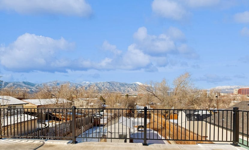 Experience the perfect Colorado getaway at Sunflower Way, a charming 4-bedroom home in the heart of Colorado Springs. This dog-friendly retreat features stunning mountain views, a cozy gas fireplace, and a spacious yard for your pets. Perfectly positioned for adventure, you are minutes away from Garden of the Gods, Pikes Peak, and Bear Creek Dog Park. Enjoy modern comforts like a fully equipped kitchen, private laundry, and a scenic balcony, making this the ideal base for families and outdoor enthusiasts.
