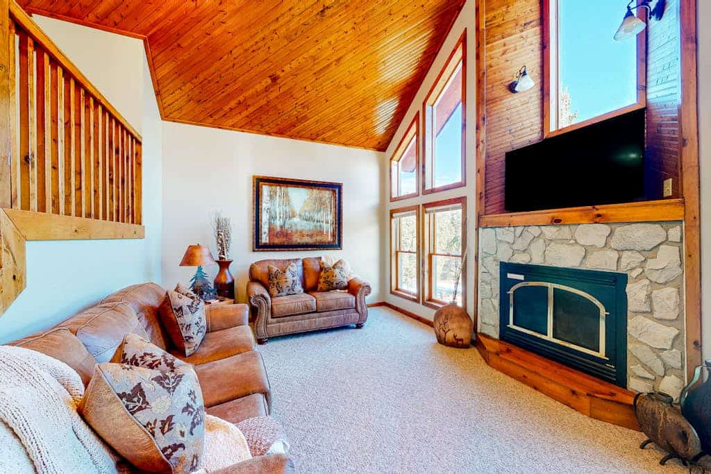 Come hang out at this big 5 bedroom cabin in the Black Hills, ideal for your next family trip or getaway with friends. You will love the awesome forest views, the private hot tub, and the game room with a pool table. Chill by the fireplace in the main room or head out to check out the nearby trails and mountain resort. Just a few minutes from the town of Lead, this quiet spot is the perfect mix of comfort and adventure for a mountain escape any time of year.