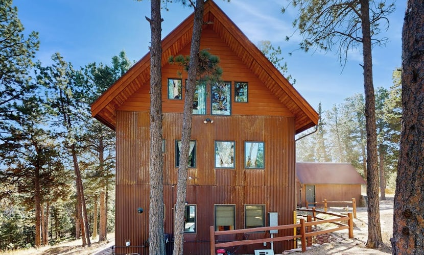 Experience the ultimate mountain getaway at this charming 2-bedroom timberframe treehouse in Florissant. Perfectly positioned with breathtaking views of Pikes Peak, this retreat offers a serene escape with modern amenities including a fully equipped kitchen and a private hot tub. Enjoy world-class stargazing near the Florissant Fossil Beds or visit the nearby Colorado Wolf and Wildlife Center. Whether you are seeking adventure or relaxation, this family-friendly home provides the perfect base for your Colorado vacation.