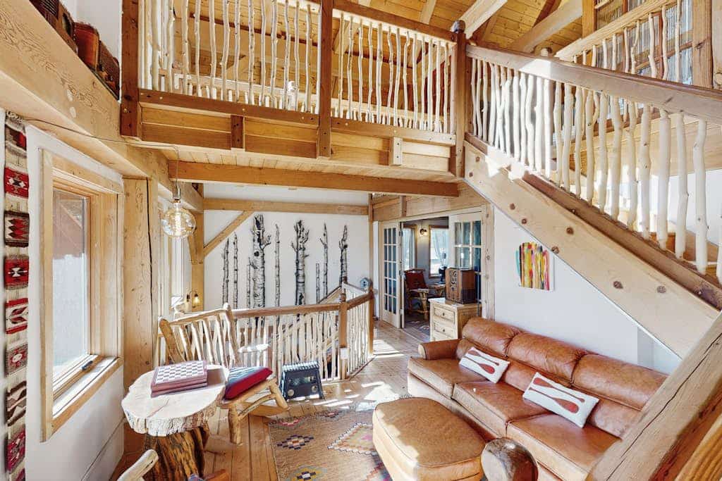 Experience the ultimate mountain getaway at this charming 2-bedroom timberframe treehouse in Florissant. Perfectly positioned with breathtaking views of Pikes Peak, this retreat offers a serene escape with modern amenities including a fully equipped kitchen and a private hot tub. Enjoy world-class stargazing near the Florissant Fossil Beds or visit the nearby Colorado Wolf and Wildlife Center. Whether you are seeking adventure or relaxation, this family-friendly home provides the perfect base for your Colorado vacation.