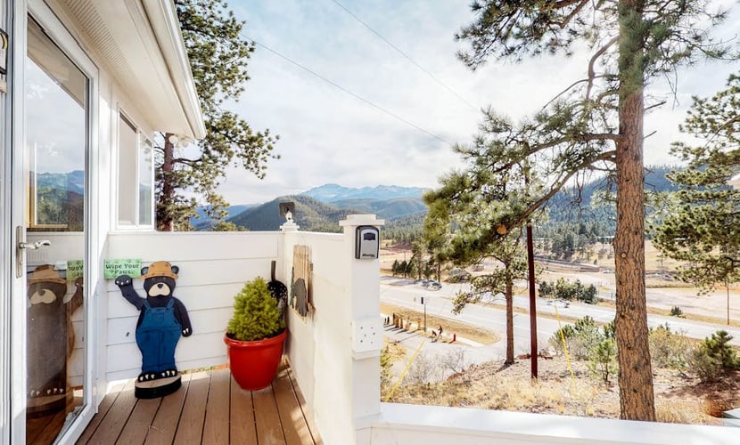 Escape to Cub Cottage, a cozy cabin in Woodland Park with stunning Pikes Peak views. This family and pet friendly retreat includes a full kitchen, bedroom, and private patio with a fire pit. Located near Colorado Springs, it offers easy access to climbing, fishing, and museums. Whether you seek adventure or relaxation, this charming home is the perfect base for your Colorado getaway.