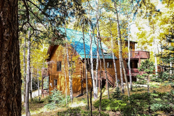 Escape to Pikes Peak Retreat, a stunning 3-bedroom log cabin nestled in a serene aspen grove near Divide, Colorado. Perfectly situated for outdoor enthusiasts, this light-filled getaway offers direct access to National Forest trails, mountain climbing, and fishing. Enjoy cozy evenings by the wood-burning fireplace, relax on the furnished decks, or stargaze by the firepit. With modern amenities, a spacious loft, and proximity to Mueller State Park, it is the ultimate mountain basecamp for your family adventure.