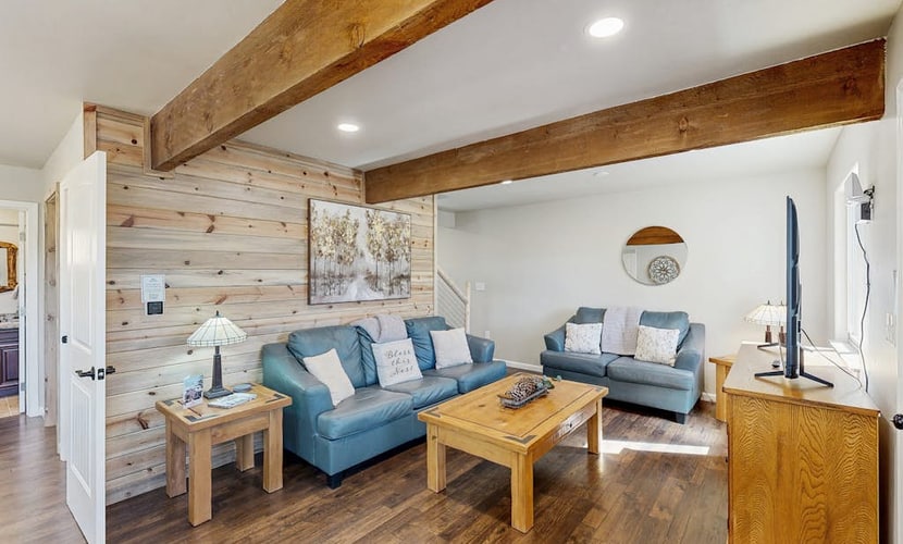 Come stay at Five Mile Retreat, our roomy three bedroom mountain home in Cripple Creek. It is great for families and features a big deck with amazing views, a full kitchen, and a nice soaking tub. You get the best of both worlds with a quiet spot that is still just minutes from downtown casinos, shops, and fun outdoor activities like hiking and fishing. Whether you want to relax or explore the mountains, our place is the perfect home base for your Colorado vacation.