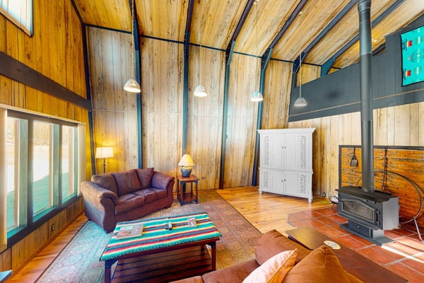 Escape to Rainbows End, a charming mountain retreat in Cripple Creek, Colorado. This dog-friendly home features stunning mountain views, a cozy wood-burning fireplace, and a private basketball court. Perfectly positioned for outdoor adventure, you are minutes away from scenic hiking trails, local casinos, and the famous Ice Festival. Whether you are relaxing in the sun-drenched living area or watching wildlife from the patio, this peaceful getaway is the ideal base for families and nature lovers seeking a memorable escape.