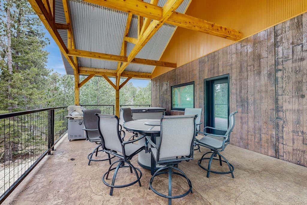 Bear Butte Hideaway