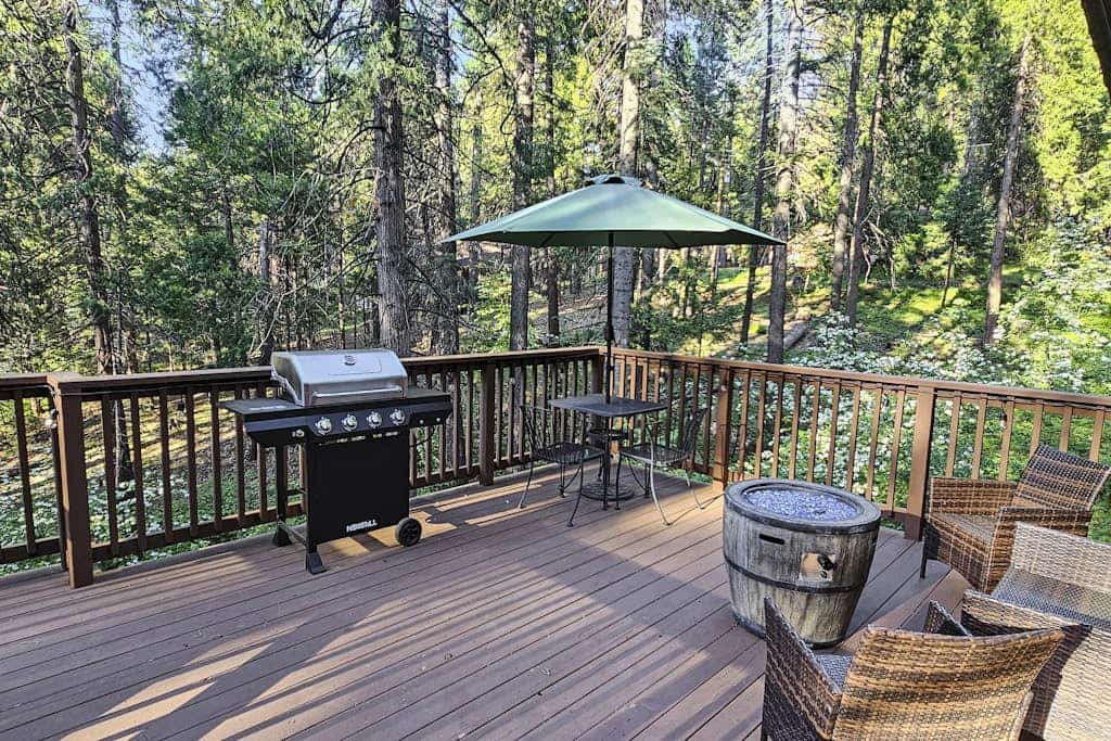 Private dog-friendly cabin with pool access, mtn views, & deck - near skiing