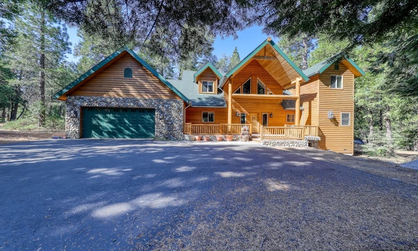 Beautiful Family-Friendly Cabin with WiFi & Great Location Near Shaver Lake