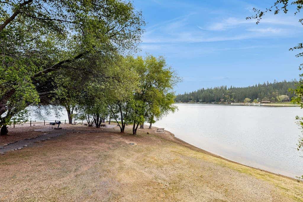 Charming lakeside cabin with private beach, mountain views, and wood stove
