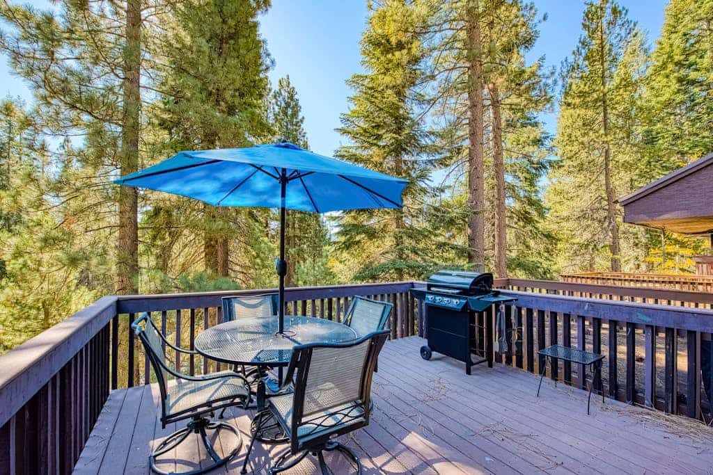 Huntington Lake Condo w/ decks, high-speed WiFi, and community pool & hot tub