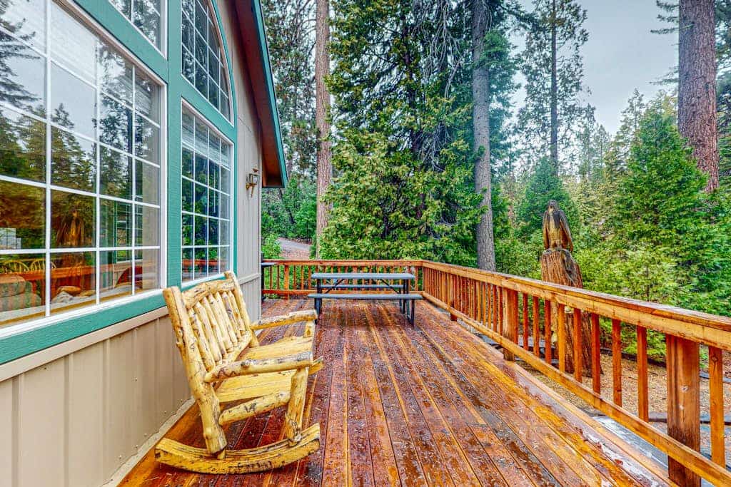 Classic Family-Friendly Home - Prime Location & Expansive Deck with Grill