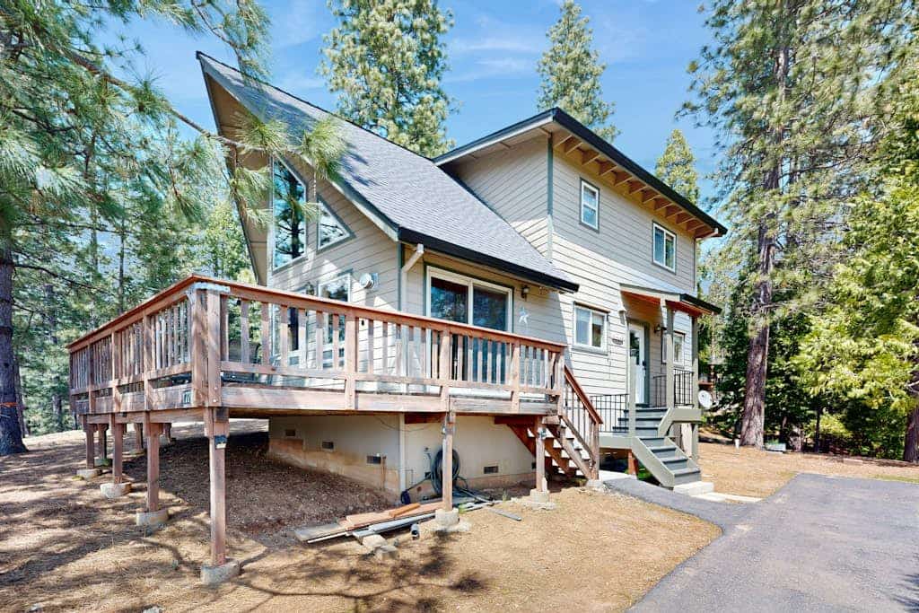 Cozy Blue Lake Springs Chalet with EV charger, AC, & Nintendo