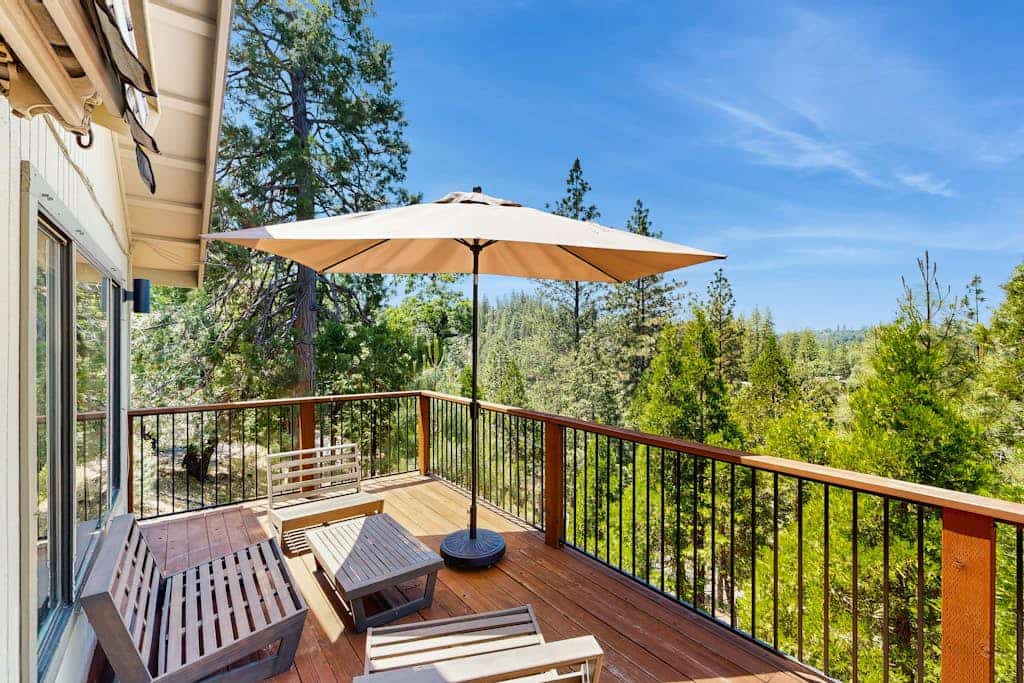 Modern home w/ peekaboo lake views, close to marina, two fireplaces, & WiFi