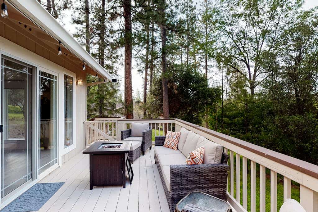 Dog-friendly home with private game room, AC, and pool