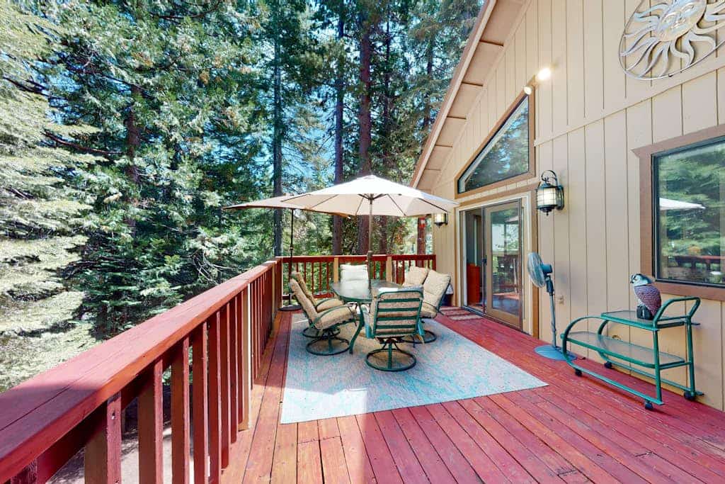 Spacious 3BR Ockenden Retreat w/ Loft, W/D, & Large Deck, & Grill