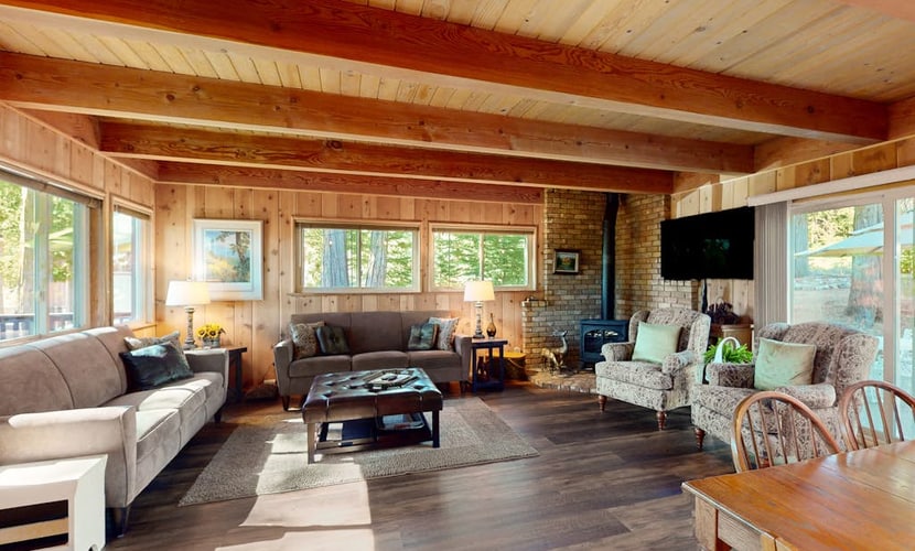 Fernwood | Vintage cabin in Shaver Lake with peek-a-boo mtn & lake views