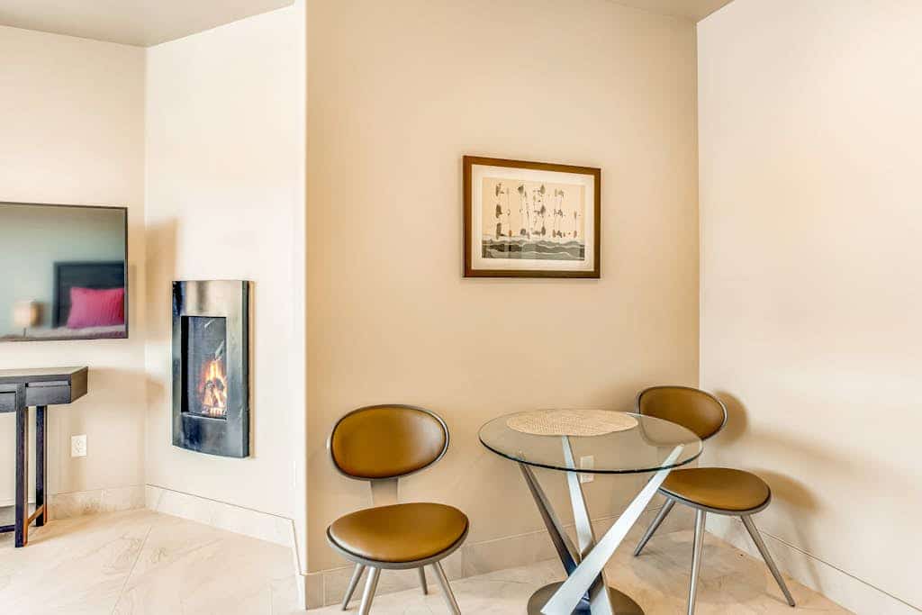 Lovely desert casita with fireplace, patio & access to pool/hot tub