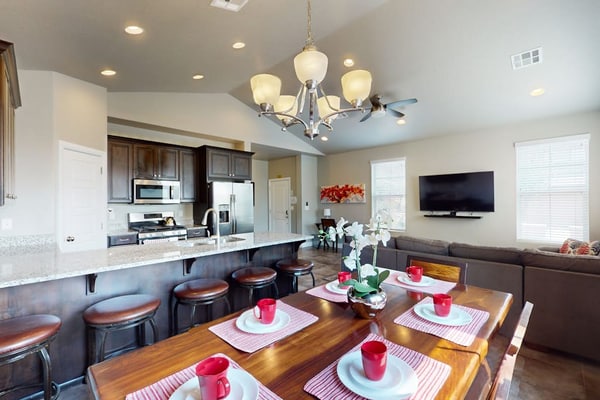 Red Cliffs Townhouse in Washington, outdoor pool + near Zion National Park
