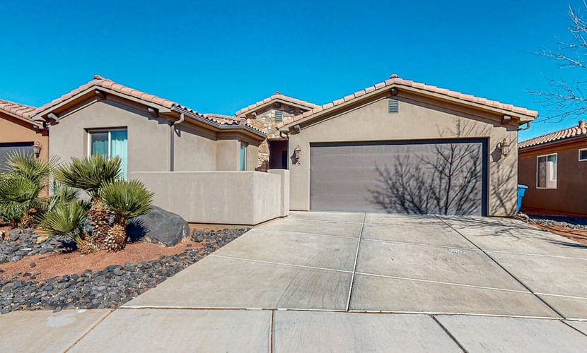 Resort home with private washer/dryer, shared pool, water park & hot tub