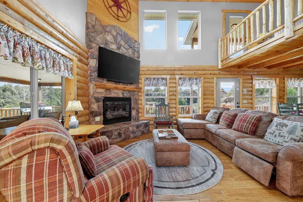 Beautiful log home w/wrap around porch, hot tub & fire pit