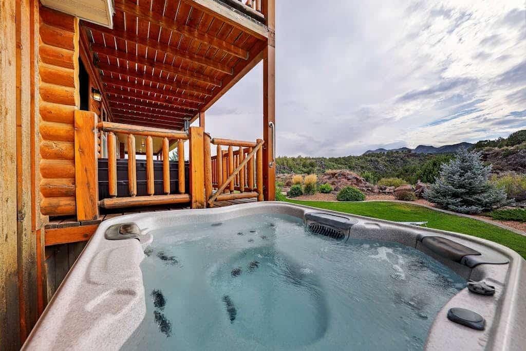 Beautiful log home w/wrap around porch, hot tub & fire pit
