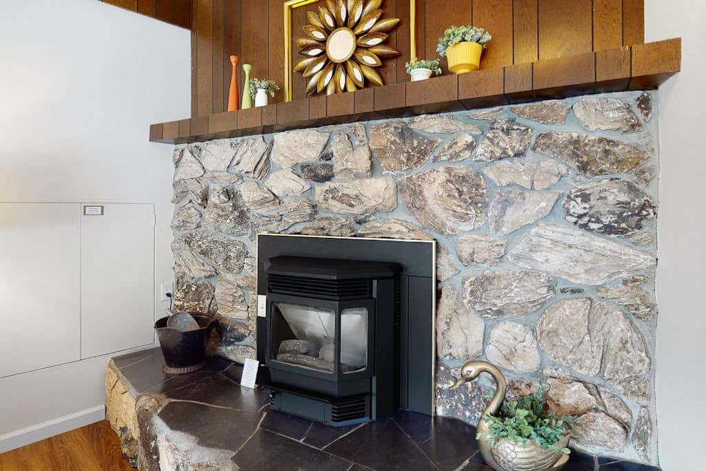 Viewcrest Retro Country Home