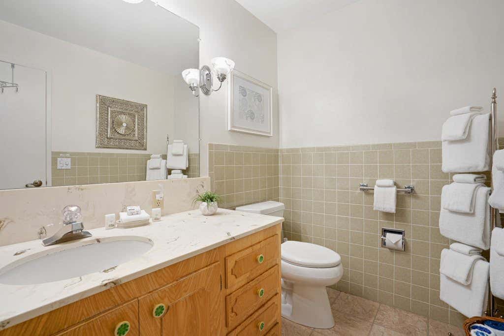 Viewcrest Retro Country Home