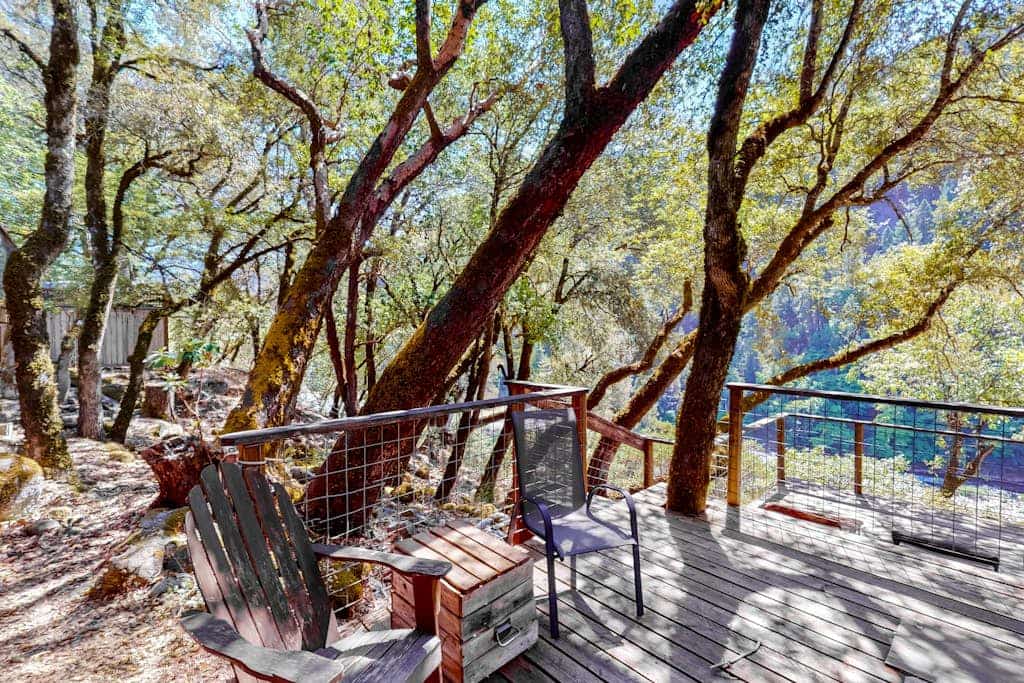 Riverfront getaway with a private beach, great views, & fantastic fishing