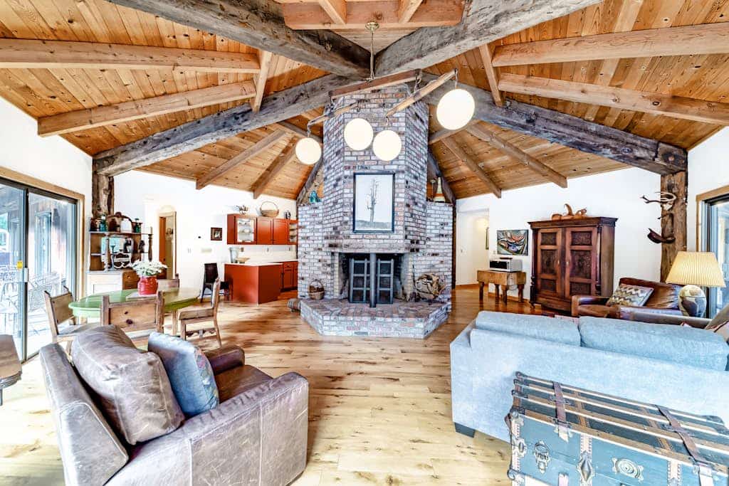 Riverside cabin with private pool, cozy fireplace, patio & dog-friendly retreat