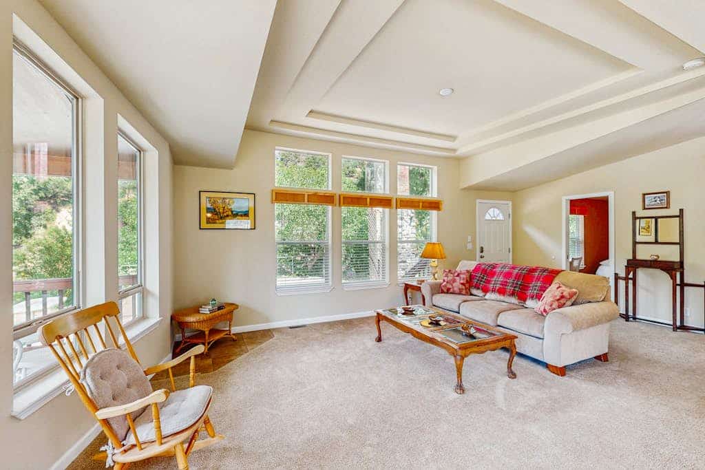Tranquil riverfront getaway, private pool, seasonal fruit trees, & fishing
