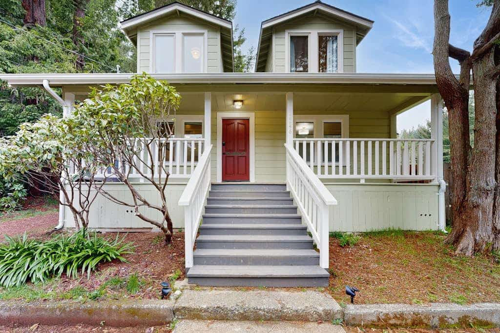 Serene, renovated  home on 3 acres - close to hiking trails, redwoods, & beach