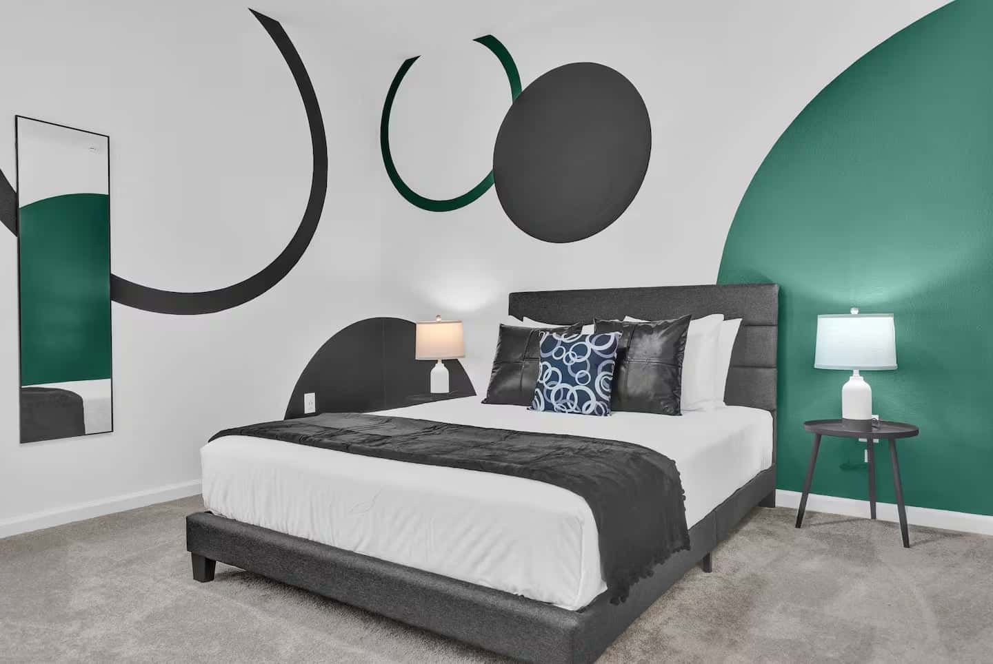 Modern Home at Sonoma! Sleeps 32