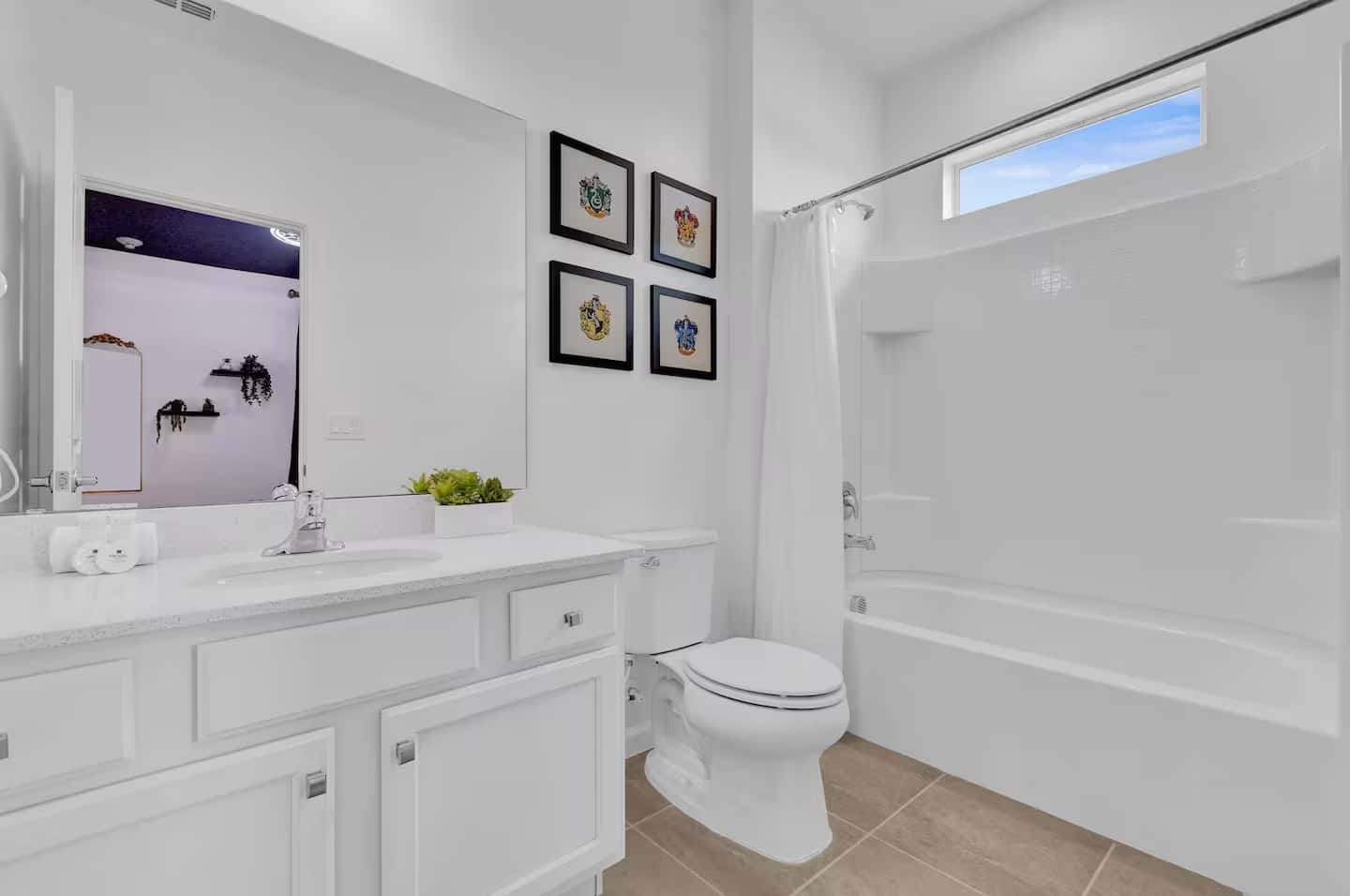 Modern Home at Sonoma! Sleeps 32