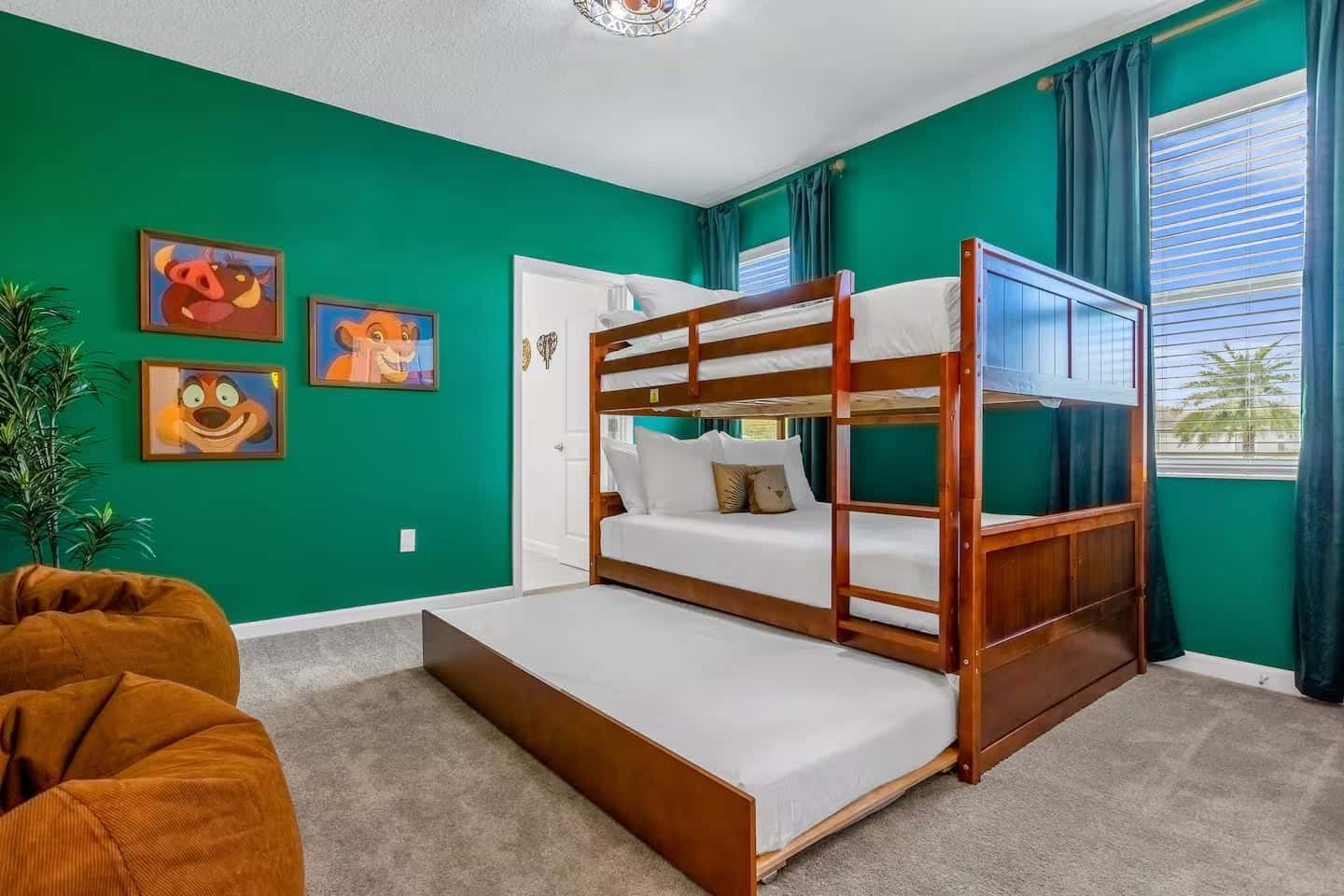 Modern Home at Sonoma! Sleeps 32