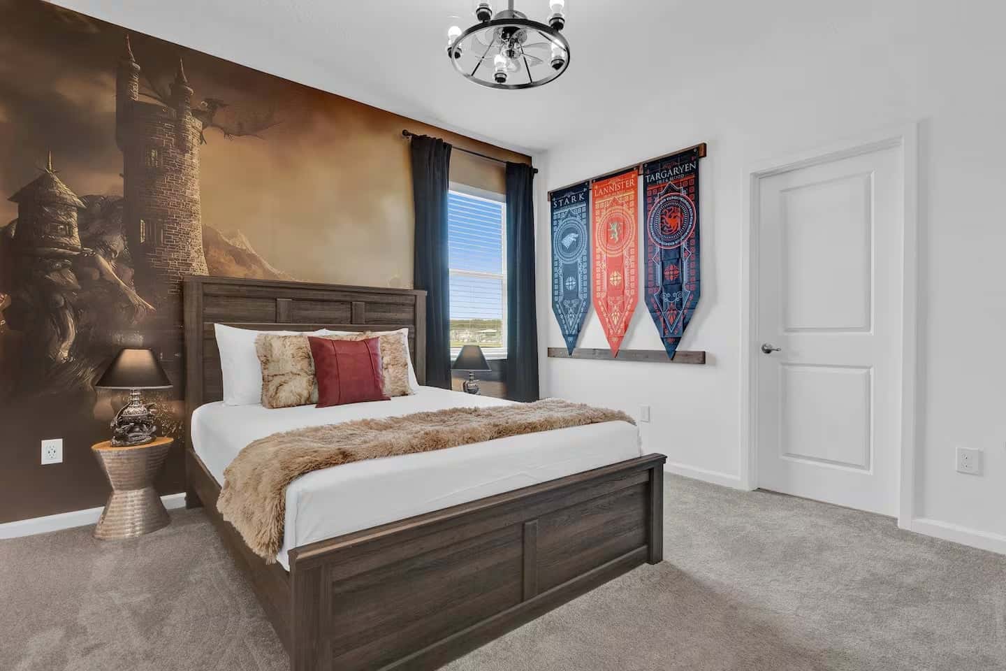 Modern Home at Sonoma! Sleeps 32