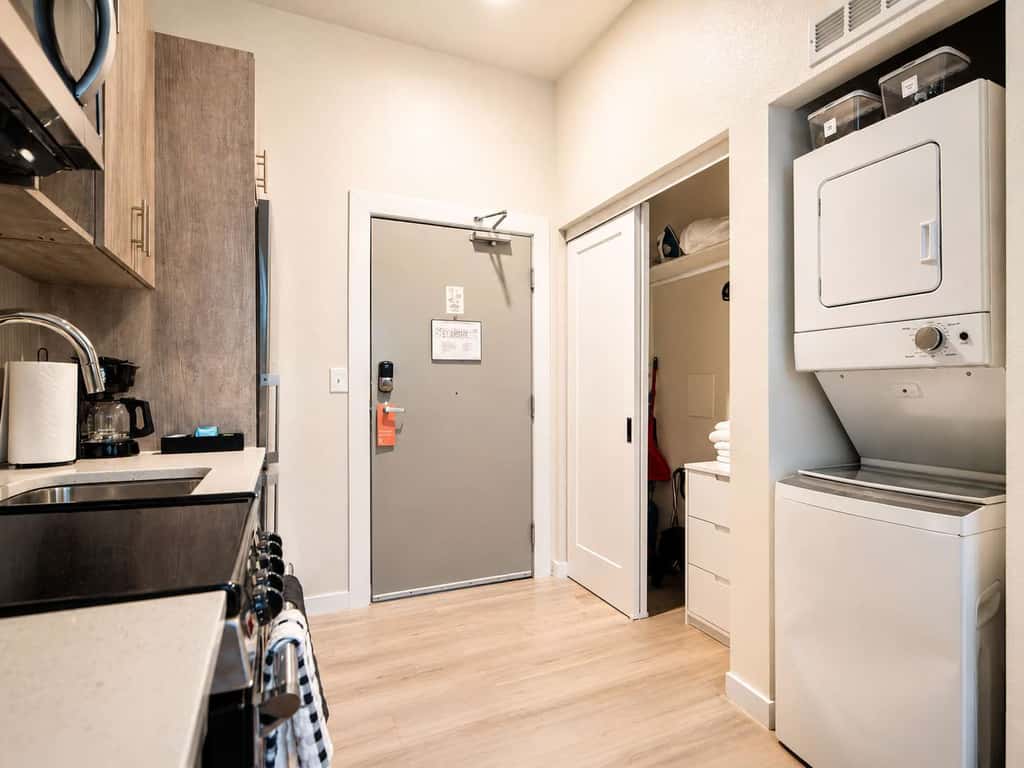 Roami at Zuni | Cozy Studio LoHi Apartment