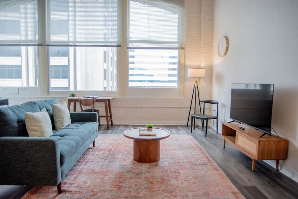 CozySuites 3BR Apt with Direct Skybridge Access