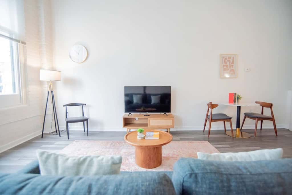 3BR | Pool Table + Arcade + Gym by CozySuites