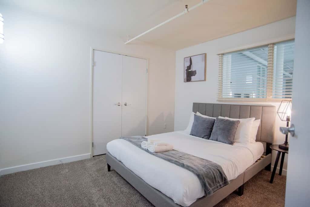3BR | Pool Table + Arcade + Gym by CozySuites