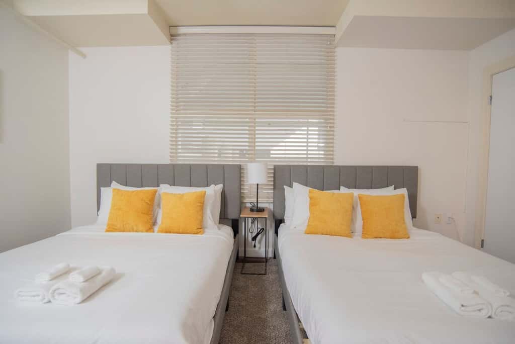 3BR | Pool Table + Arcade + Gym by CozySuites