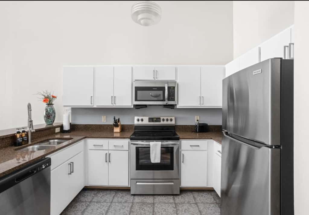 2BR Gym, Skybridge Access| Block by CozySuites