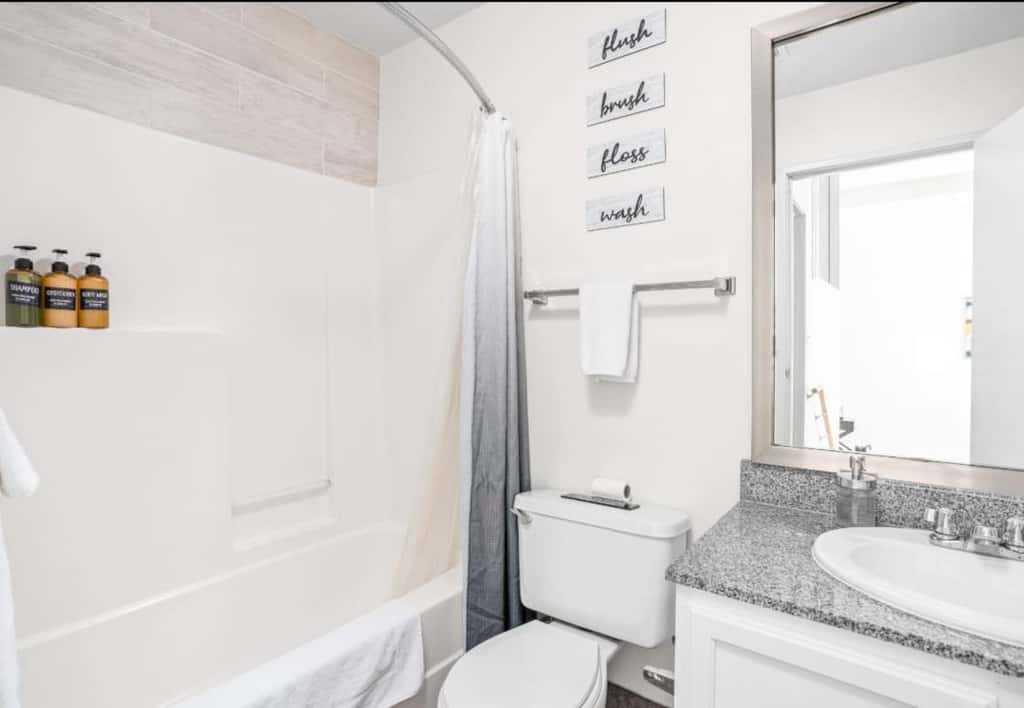 2BR Gym, Skybridge Access| Block by CozySuites
