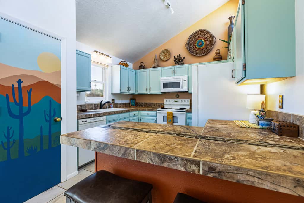 Casa de Colores - Adobe Retreat, Dog-Friendly, AC