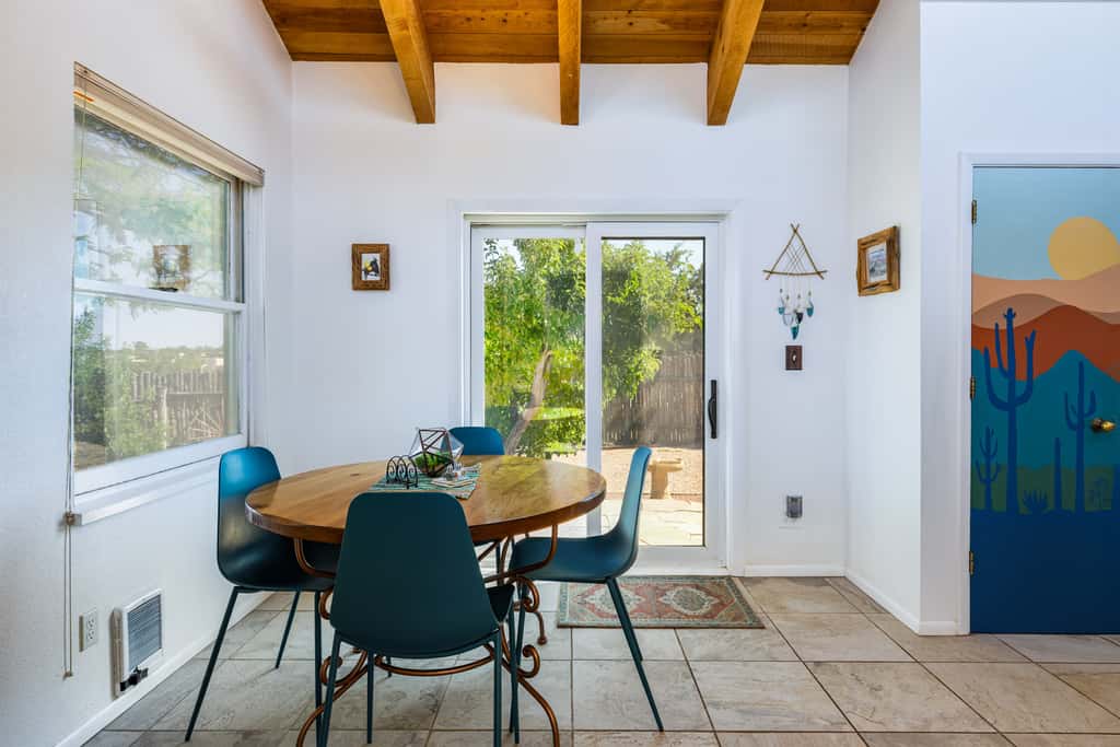 Casa de Colores - Adobe Retreat, Dog-Friendly, AC