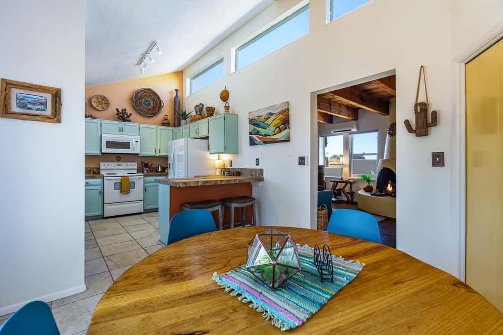 Casa de Colores - Adobe Retreat, Dog-Friendly, AC