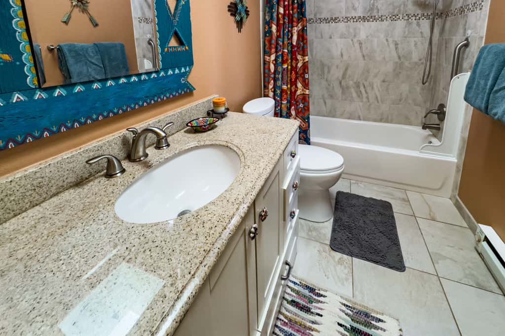 Casa de Colores - Adobe Retreat, Dog-Friendly, AC